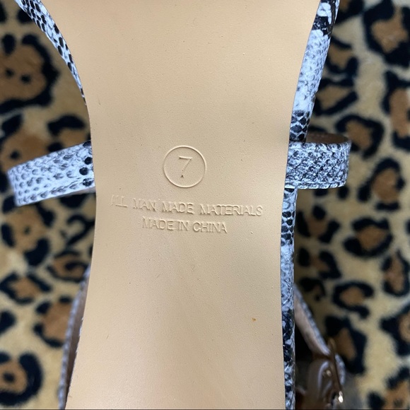 Black/White Faux Snake Skin Heels. Size 7. - Picture 4 of 4